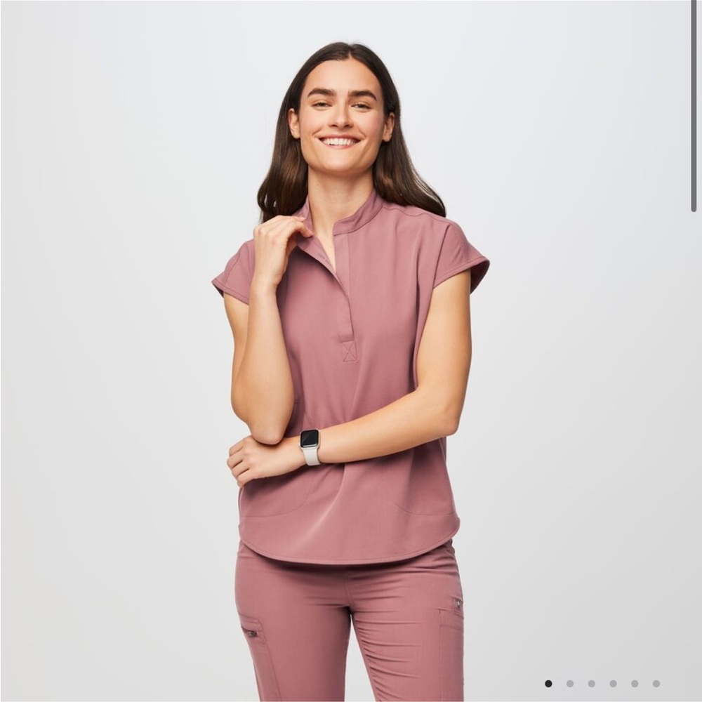 NWOT Figs Mauve Rafaela Scrub Top S